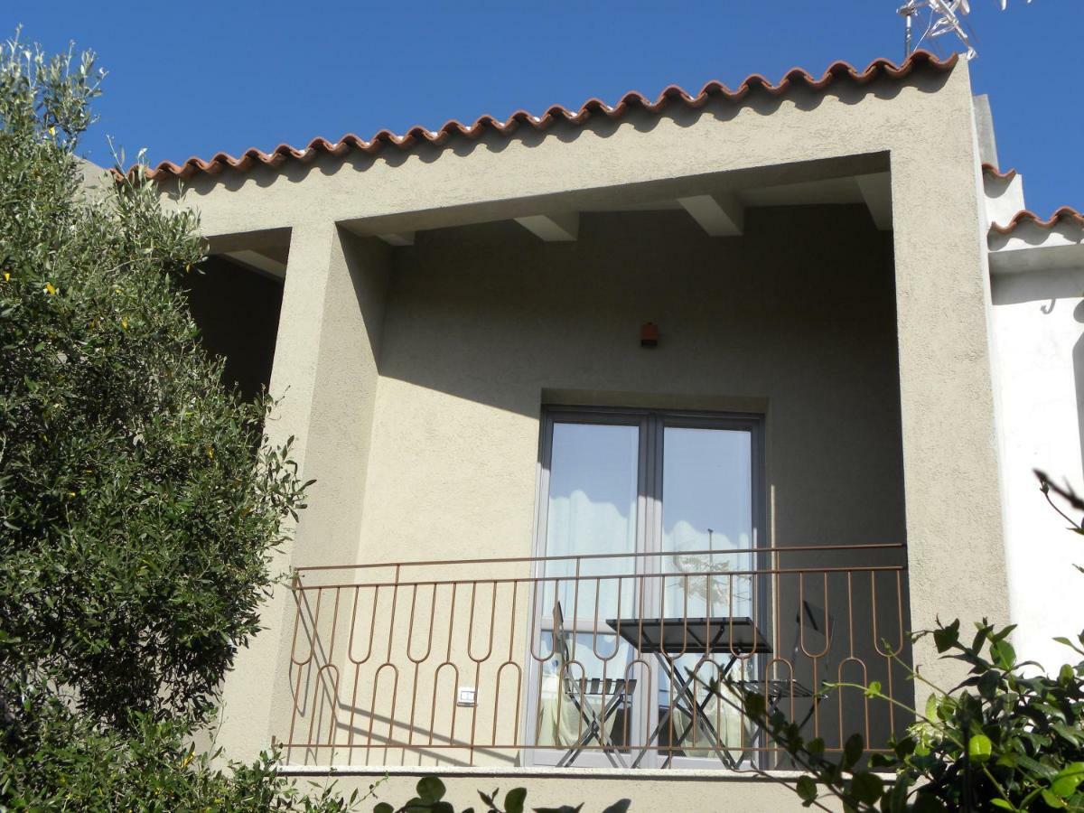 Petra Sarda Apartment San Pantaleo Exterior photo